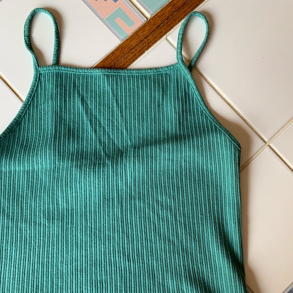 𝗗𝗢𝗡𝗔𝗧𝗘𝗗 American Eagle Ribbed Cropped Tank